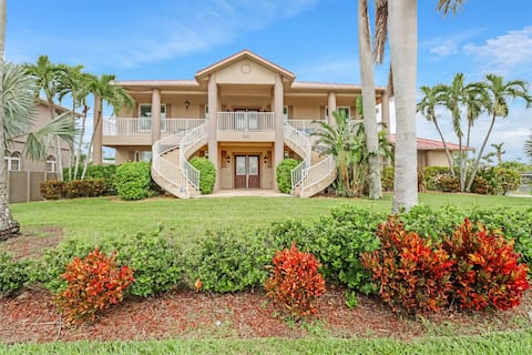 Grand 5050 Sq FT Resort Home Sleeps 16+