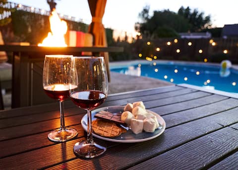 Steamy HotTub/Sauna/Pool/GameRoom/Wineries/6 Flags