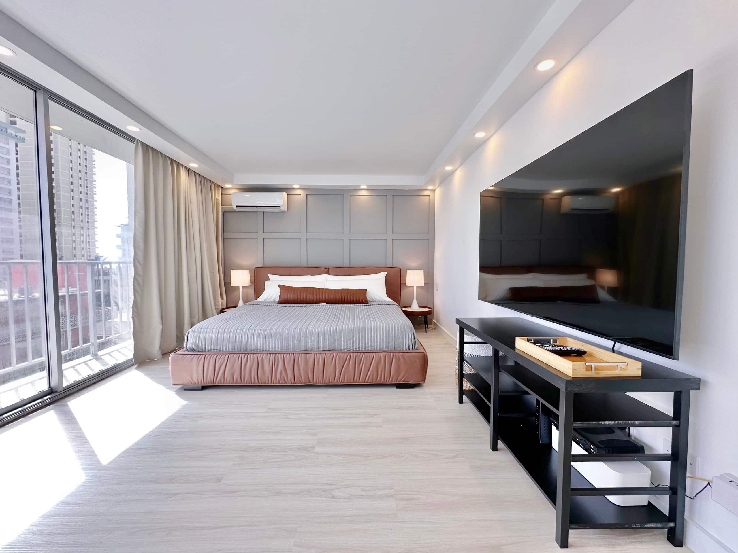 Walk to the beach!-Cozy Renovated Waikiki Studio~ - Image 4