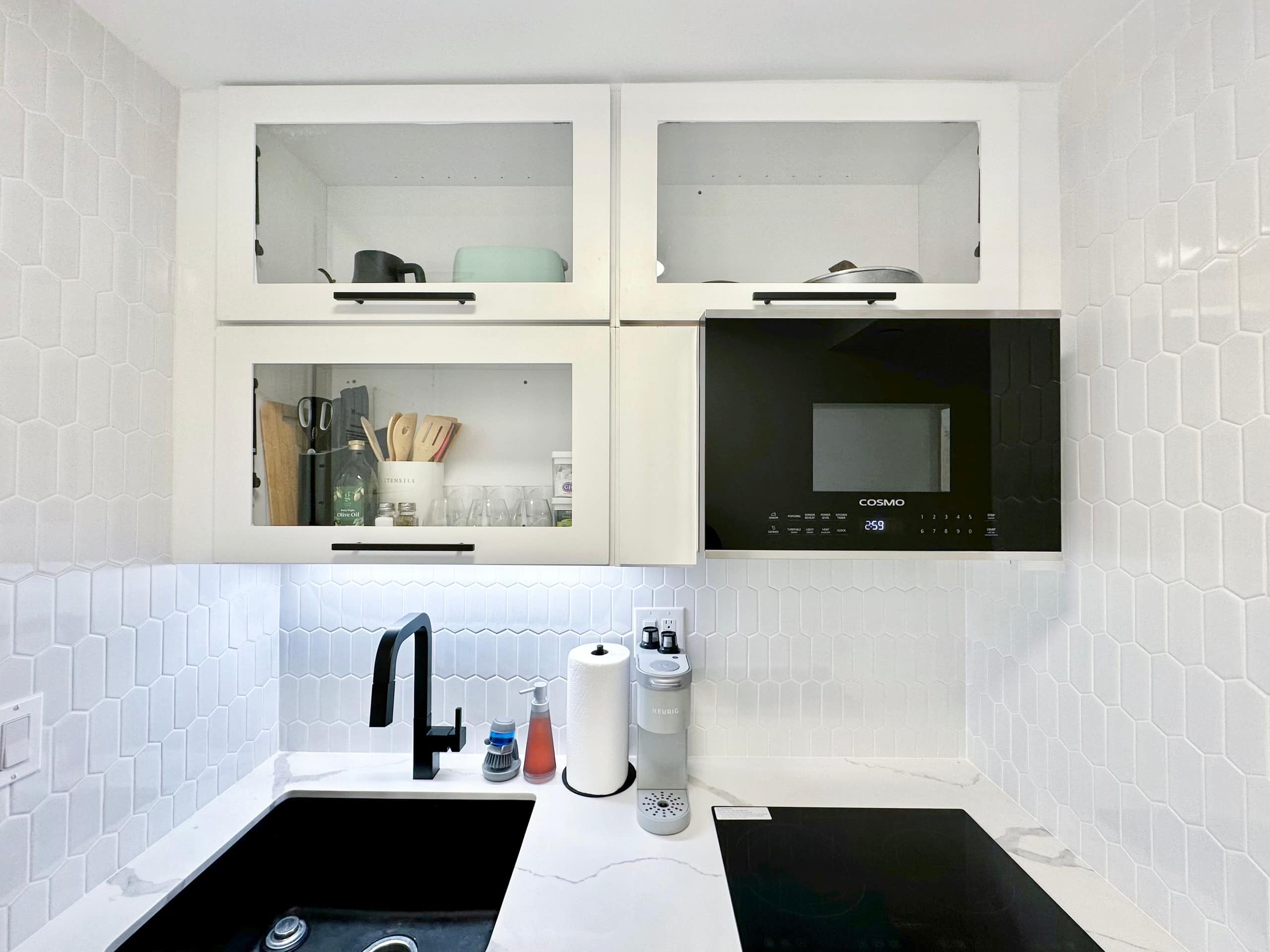 Walk to the beach!-Cozy Renovated Waikiki Studio~ - Image 20