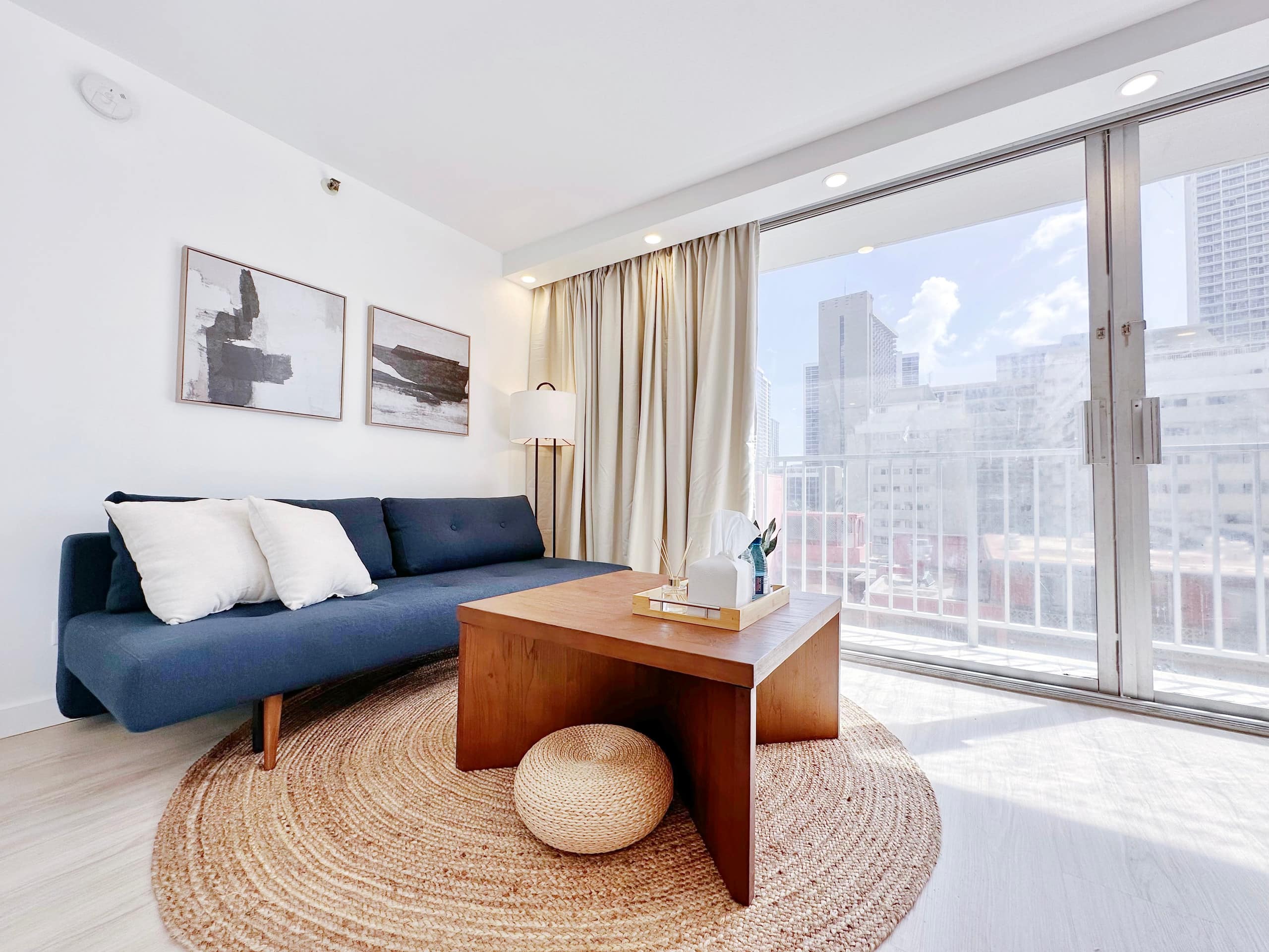 Walk to the beach!-Cozy Renovated Waikiki Studio~ - Image 9