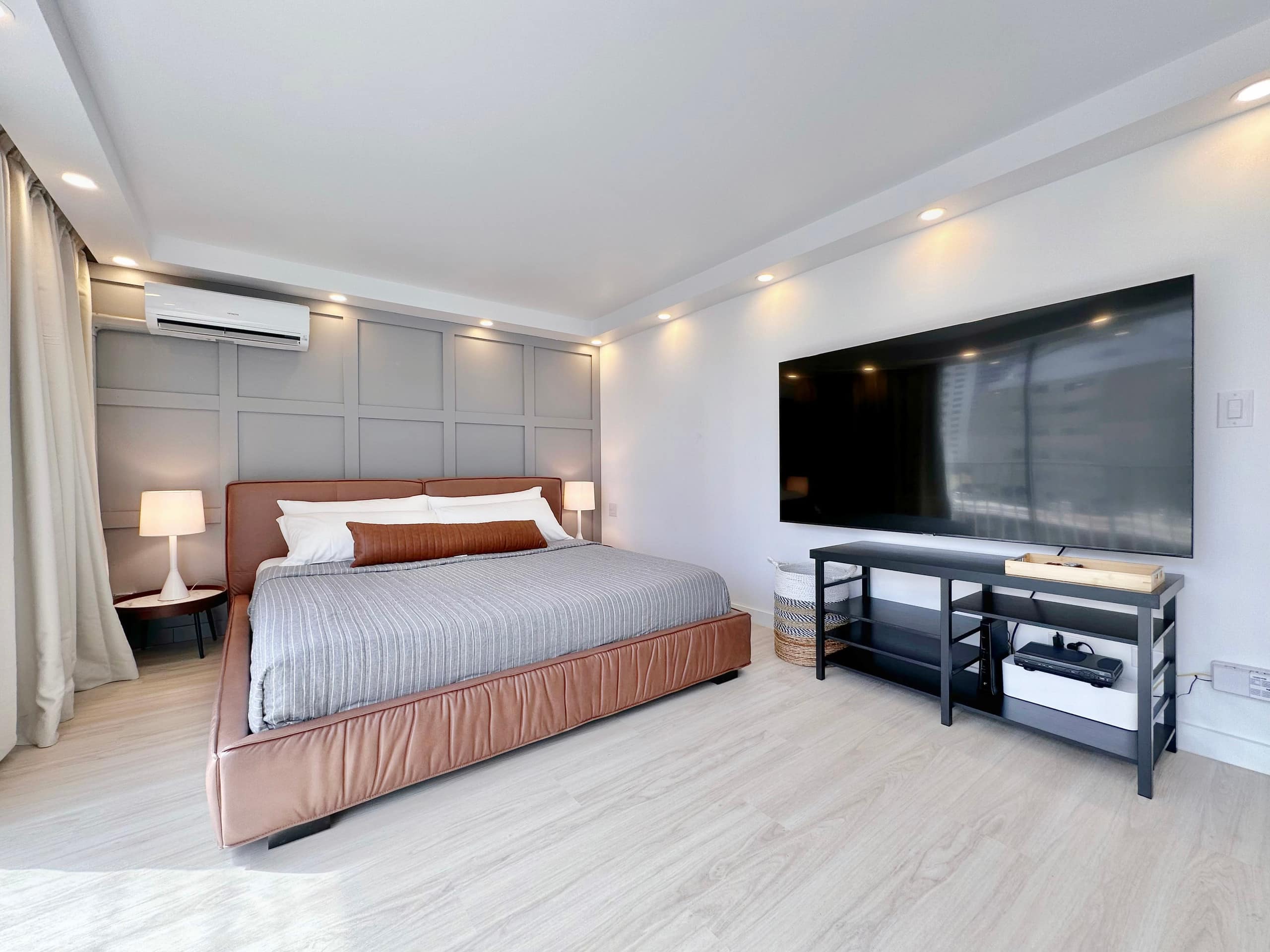 Walk to the beach!-Cozy Renovated Waikiki Studio~ - Image 5