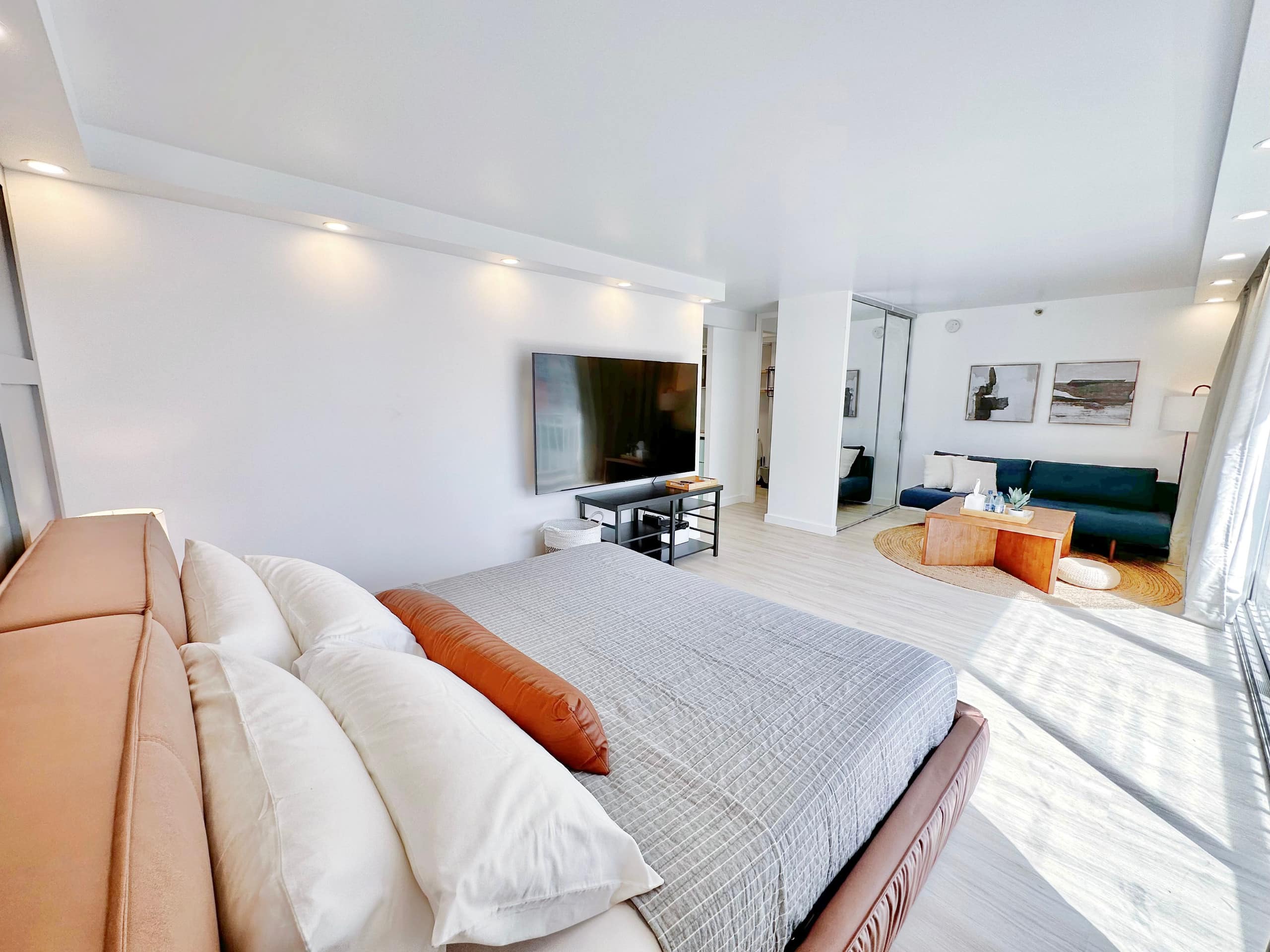 Walk to the beach!-Cozy Renovated Waikiki Studio~ - Image 6