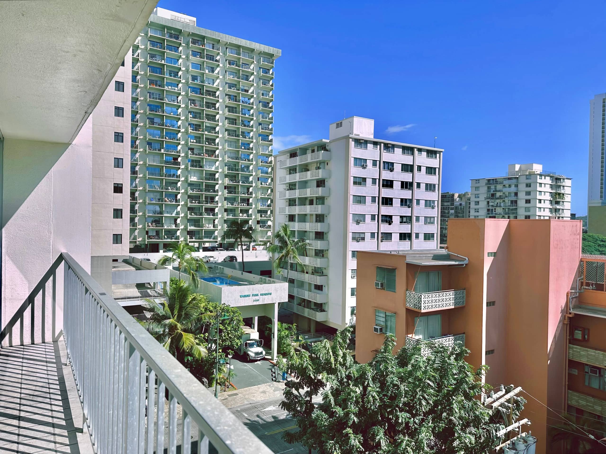 Walk to the beach!-Cozy Renovated Waikiki Studio~ - Image 24