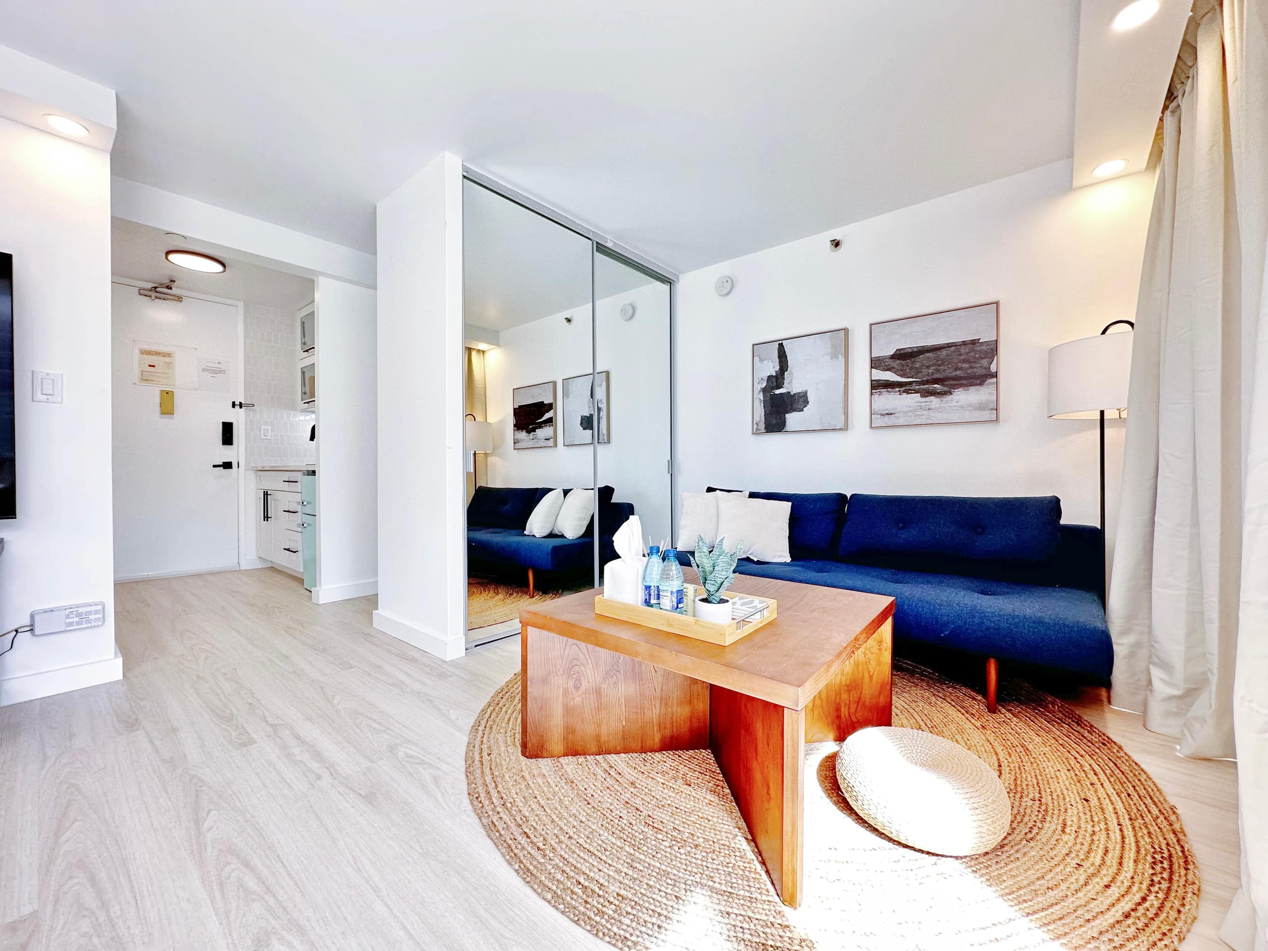 Walk to the beach!-Cozy Renovated Waikiki Studio~ - Image 13