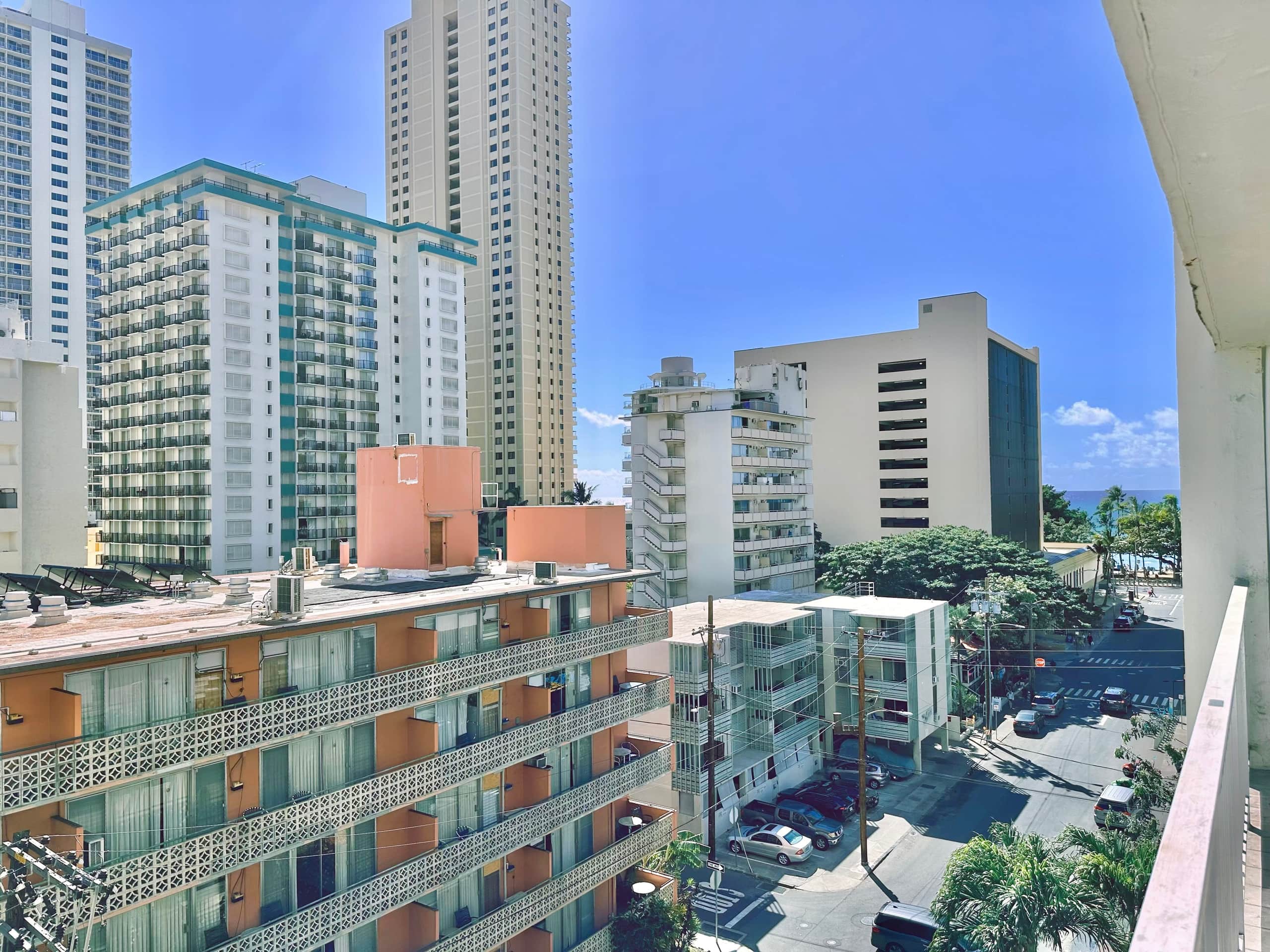 Walk to the beach!-Cozy Renovated Waikiki Studio~ - Image 23