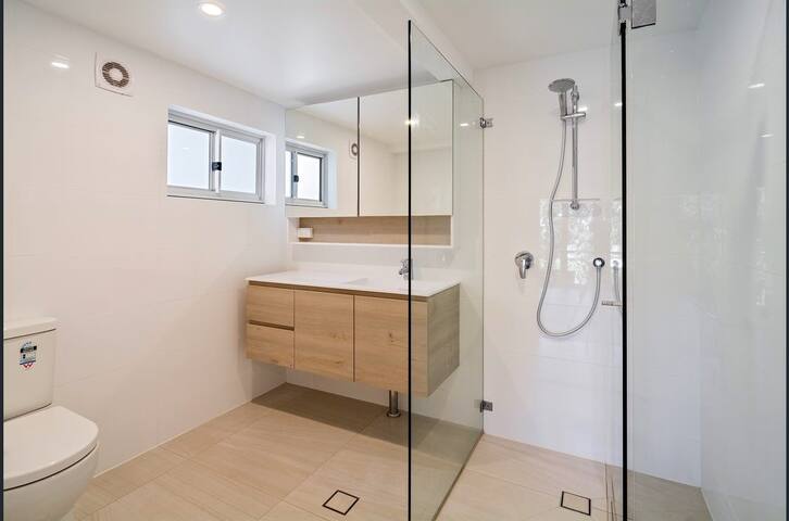 Beach House just above Sirius Cove Mosman. gallery image 5