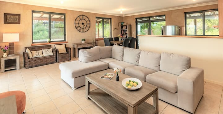 Jamaicaville - 90 Acre Eco-home, Awesome Views - Rylstone