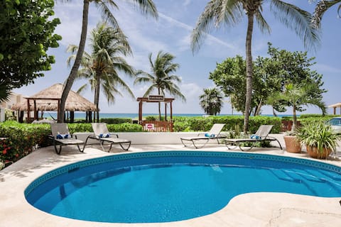 Popular Airbnb listing: Beachfront Casa Maeva 4 bedrooms in Playacar Fase I