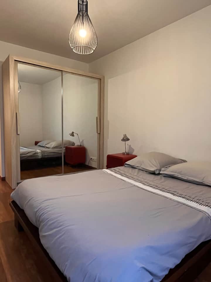 Спалня с двойно легло и голям гардероб