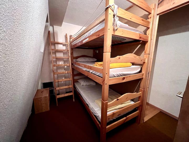 Spavaće sobe s 3 kreveta na kat od 90 cm.