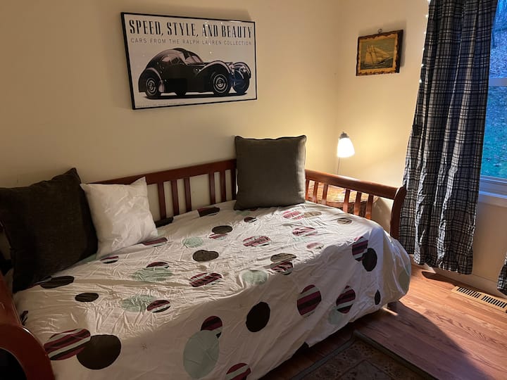 Chambre au premier étage avec lit gigogne (2 lits jumeaux)