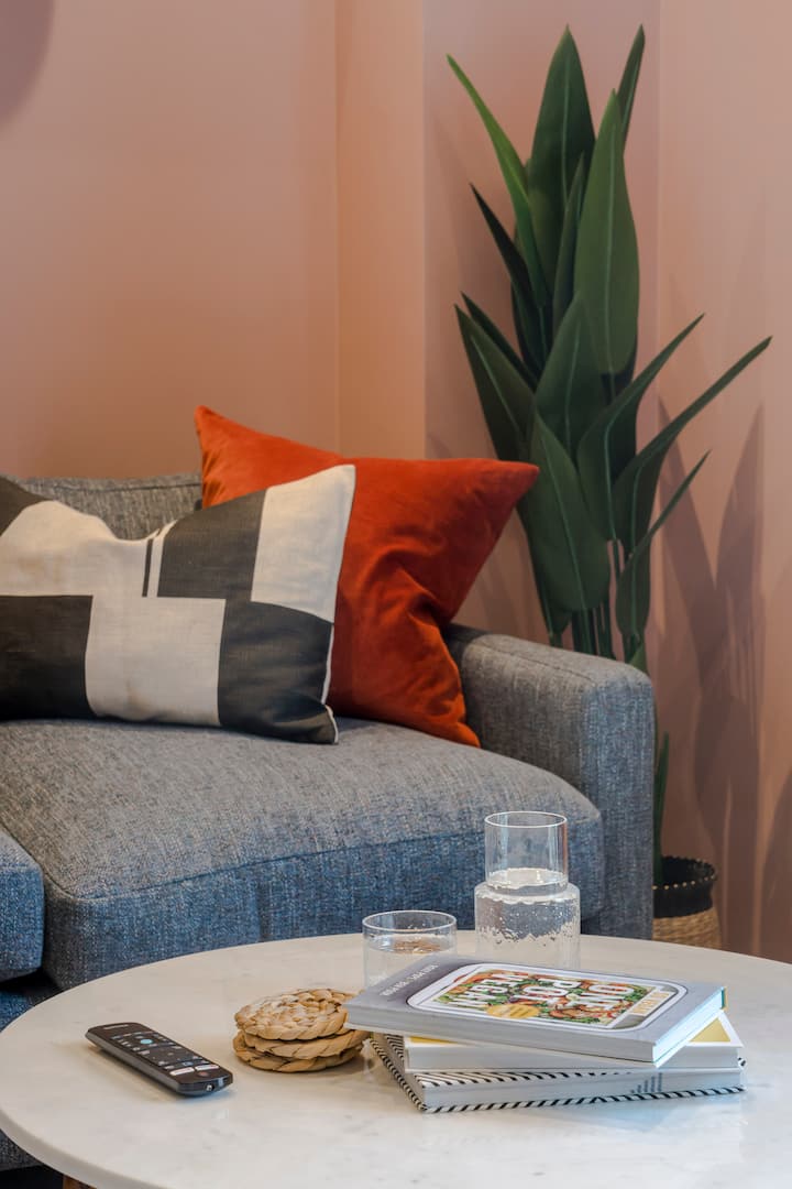 Mk|open 1 Bed With Double Sofa - Milton Keynes