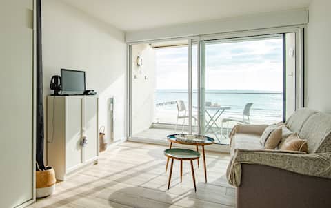 Popular Airbnb listing: Le Colombier Waterfront Residence in Mauguio