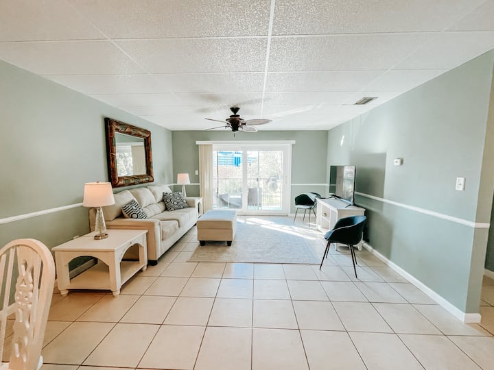 Bay Front Condo Near Downtown! - Panama City, FL