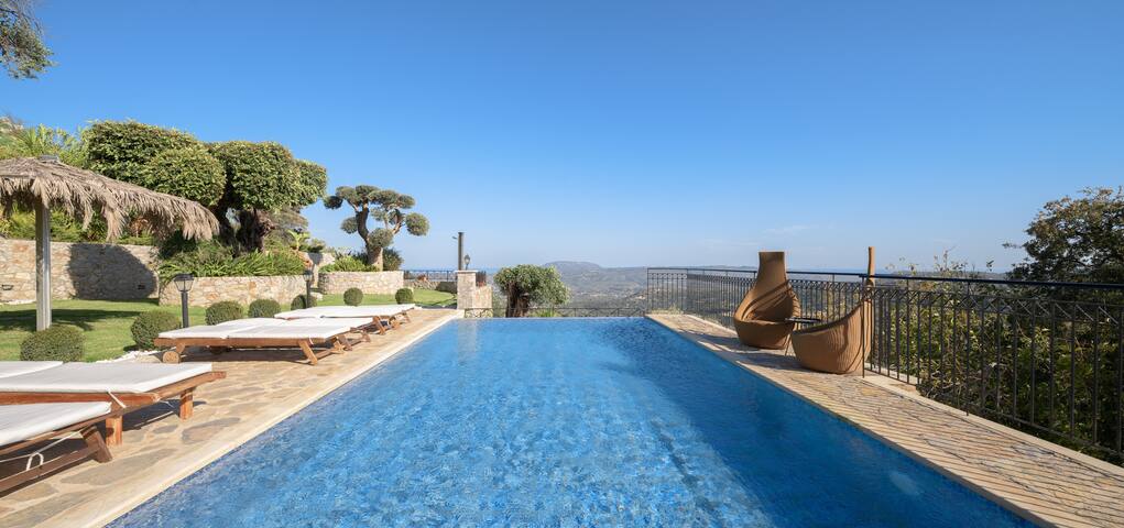 Geroulios Kastro, a 100acres Yoga Retreat gallery image 4