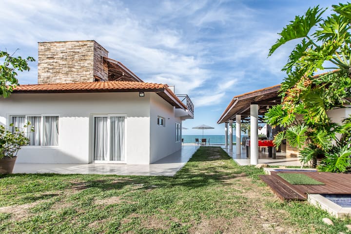 Entire home with 4 bedrooms in Aquiraz - Casa La Baule Iguape frente mar