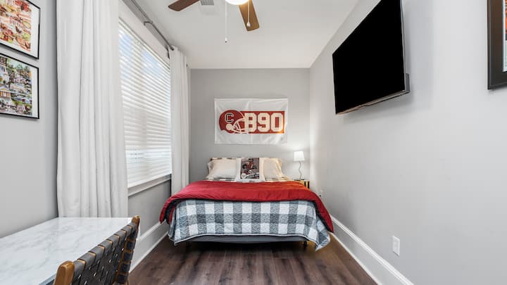 Bedroom 3: Off the living room, this bedroom has a queen bed, workspace, and 55" smart TV on a full-motion, articulating mount.