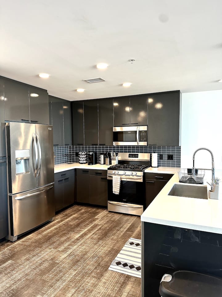 Stunning Lux 2bd High Rise W/ City Views Of Dtla - Lynwood, CA