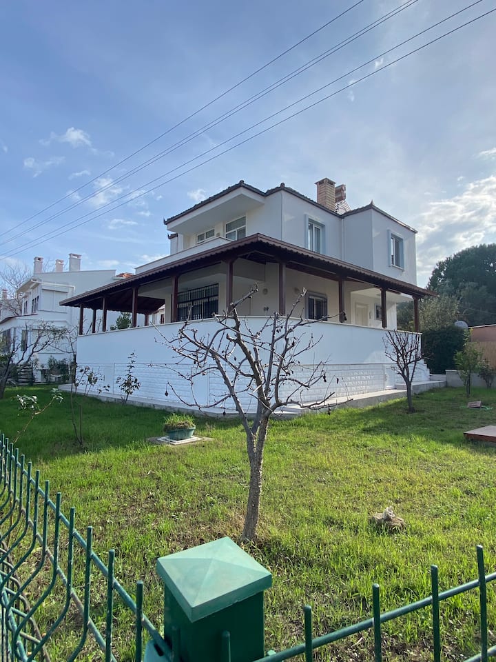 Somine Ve Bahce Olanagi Sunan Mustakil Bir Villa - Cunda Adası
