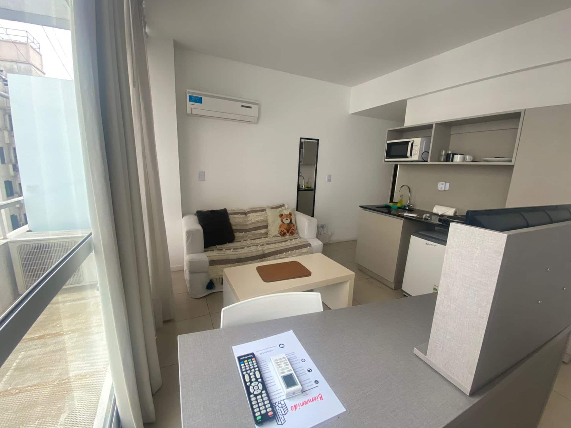 Studio apartment with balcony in Monserrat