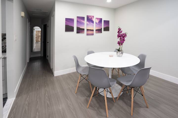 Modern 3 Bed 2 Bath Home With Parking | 2 min LGA gallery image 3