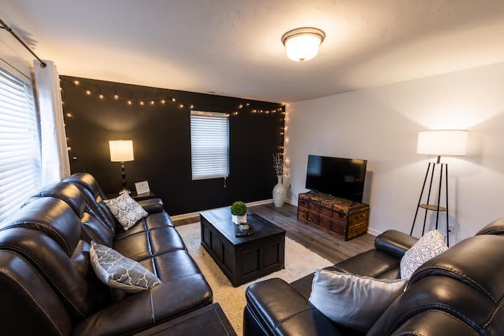 Hot Tub Getaway |Quiet 2bdrm Home | N. Broadripple - Central Park, Carmel