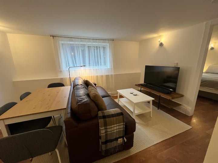 1br Suite • Central Vancouver • Sleeps 3 - Vancouver