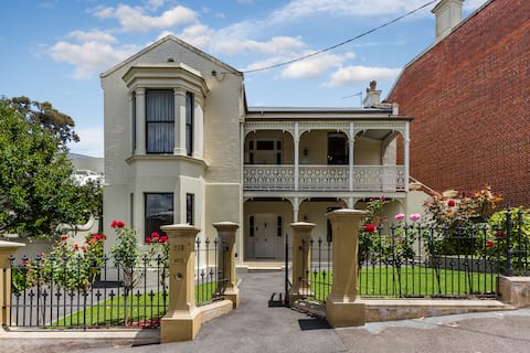 'Clendon' - 1870's Historic Home - Walk To View St