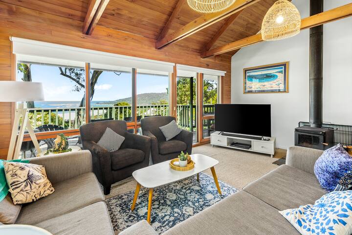 Timber Beach House gallery image 3