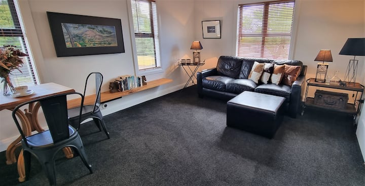 Apartment 6 - Haddin Court - Funky One Bedroom - Blenheim