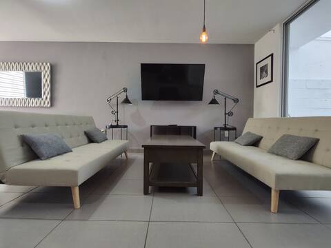 Great Minimalist Home 3 pisos/Zona Cibeles con A/C