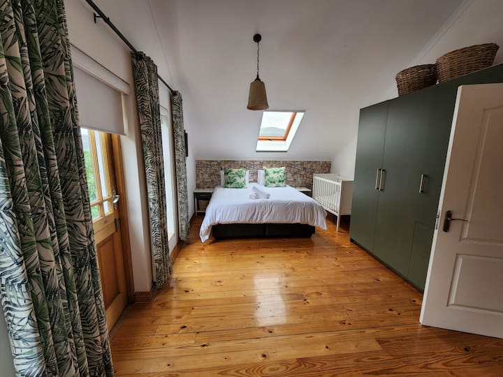 2nd bedroom with king or 2 single beds