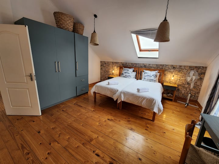 3rd bedroom with 4 single beds