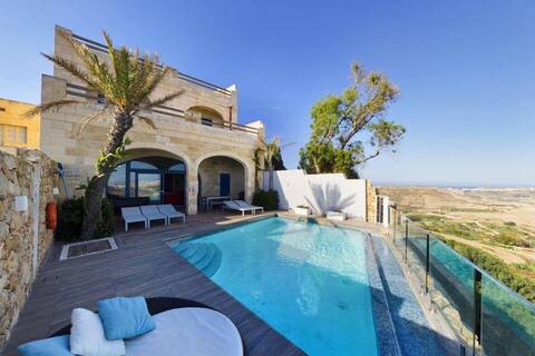 4 bedroom Deluxe Villa with spectacular views.
