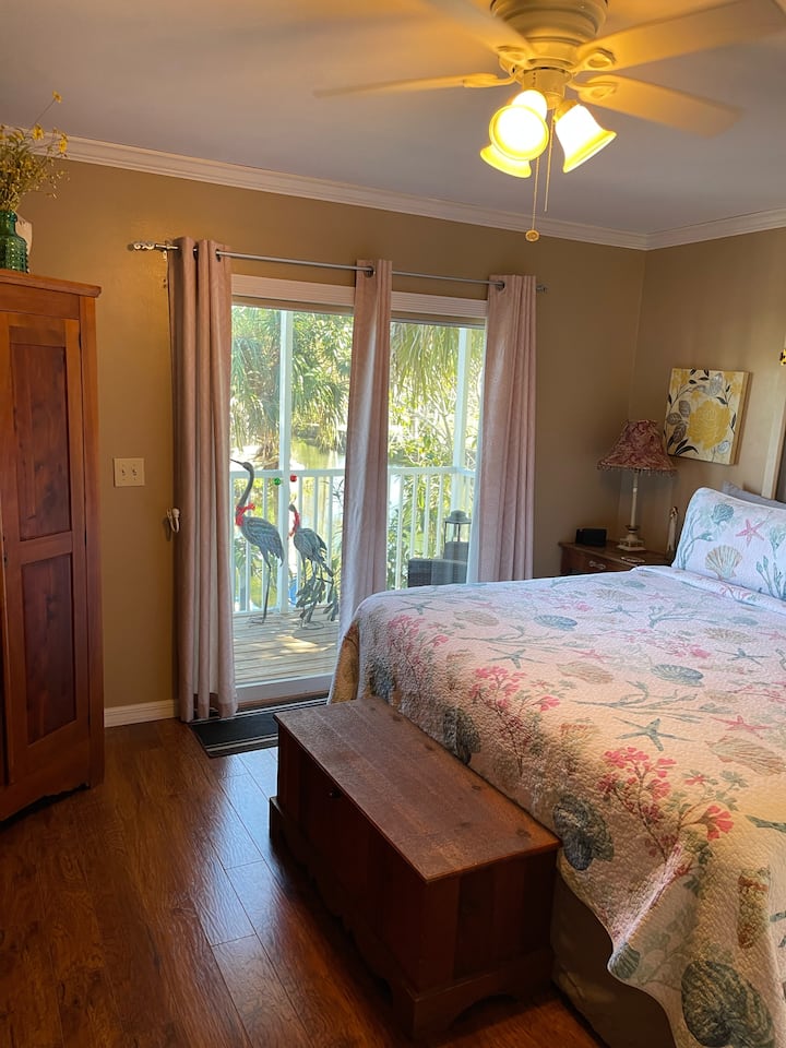 Upstairs master: King size bed 