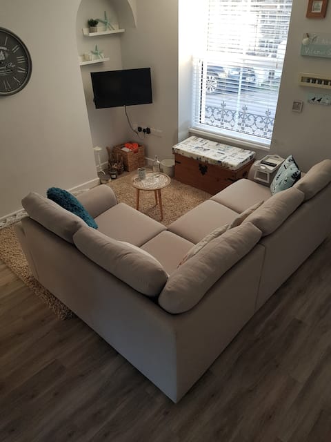 Popular Airbnb listing: Cosy cottage 10 minute walk to beaches in Edern, Morfa Nefyn, Nefyn