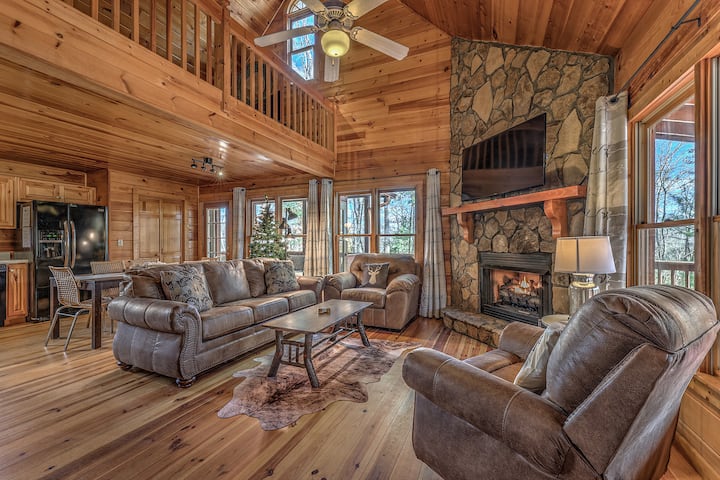 3 Kings, Hottub, Pool Table, Resort Pools - Ellijay, GA