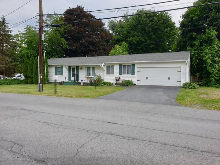 3 bedroom home with 1 car garage! Houses for Rent in Catskill, New