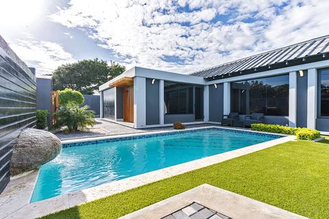 NEW Deluxe 5 BDR|4B W/ pool & BBQ!