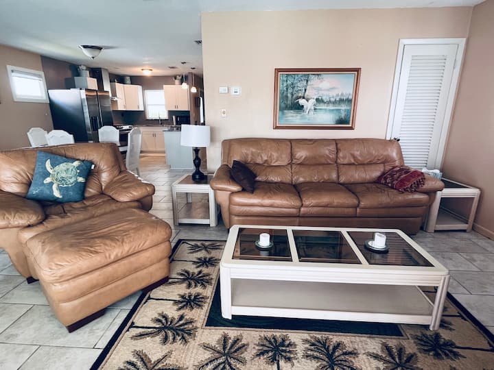 Gulf Harbors Getaway Home With Pool - Holiday, FL