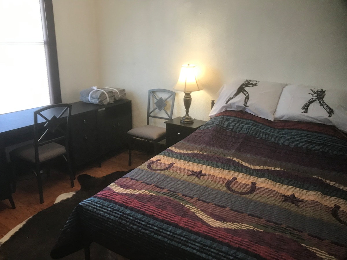 Private room, long term, 30d+ ” Doc Holiday” – Photo 9