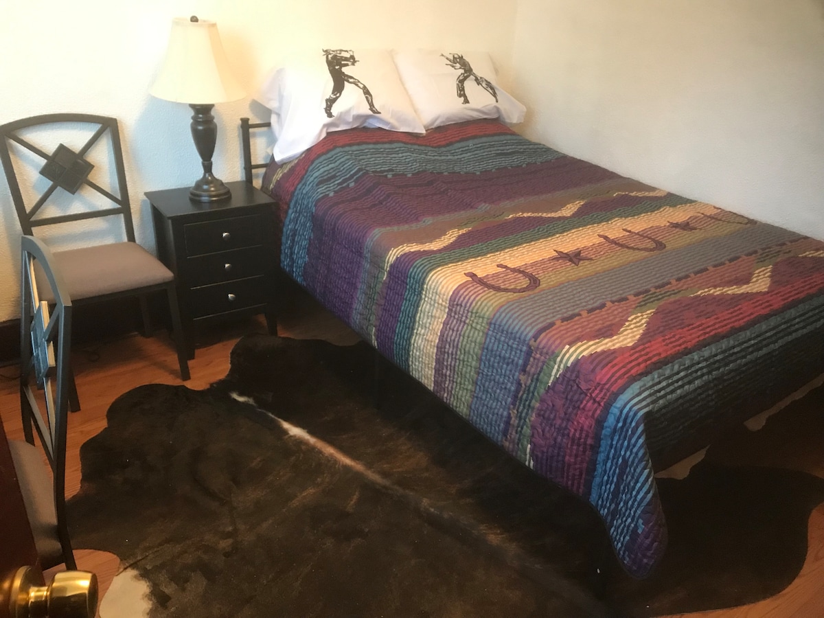 Private room, long term, 30d+ ” Doc Holiday” – Photo 8