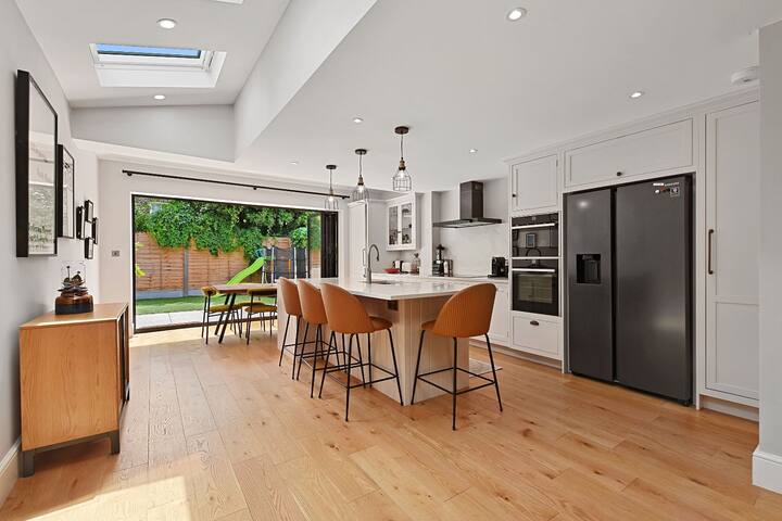 Modern 4 bedroom house in Islington gallery image 2