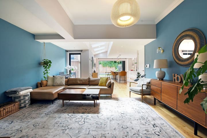 Modern 4 bedroom house in Islington