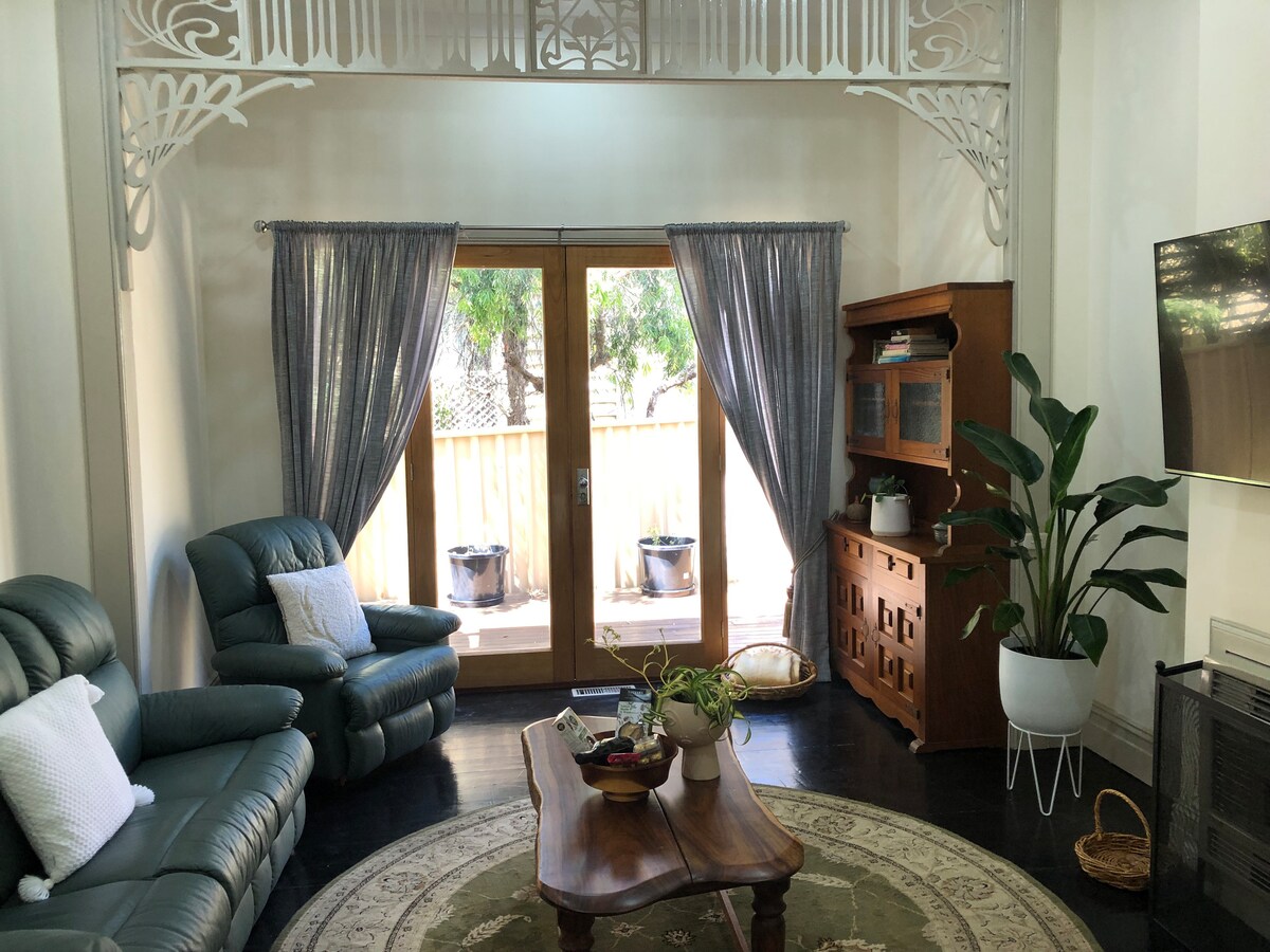 Successful Airbnb property: The Crooked Little House- In the heart of Bendigo in City Of Greater Bendigo