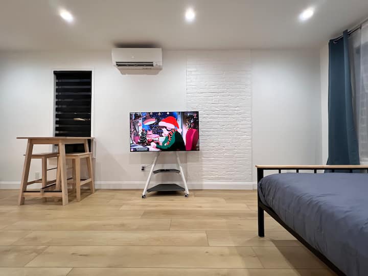 Modern Studio Near Train Station Apartments for Rent in Queens, New
