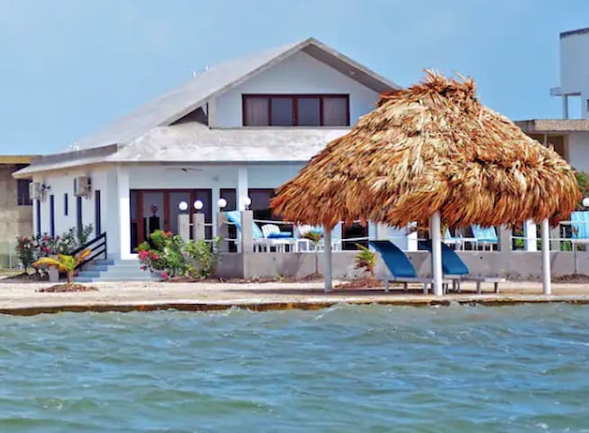 3 BR Waterfront House w Private Pool