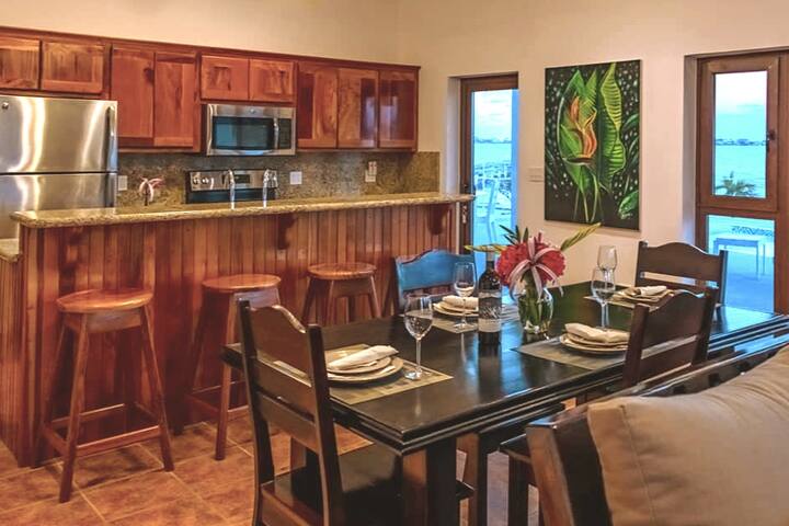 3 BR Waterfront House w Private Pool gallery image 5