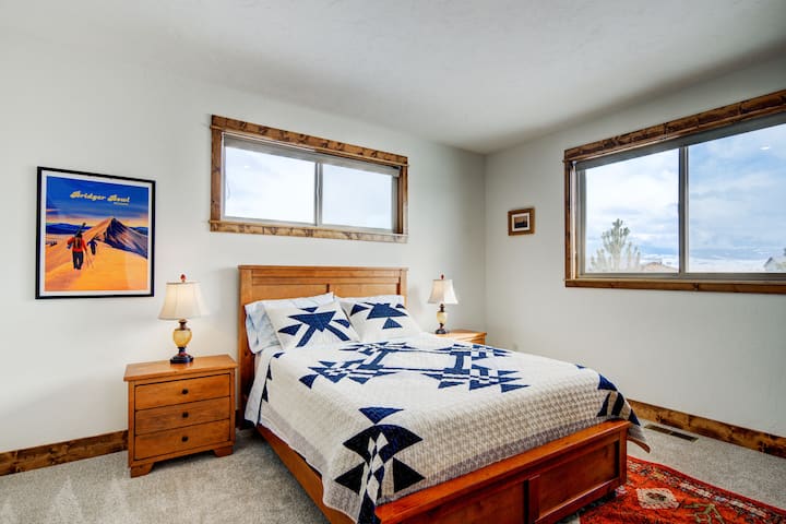 Second bedroom, also with queen Casper mattress. Ensuite bathroom. 